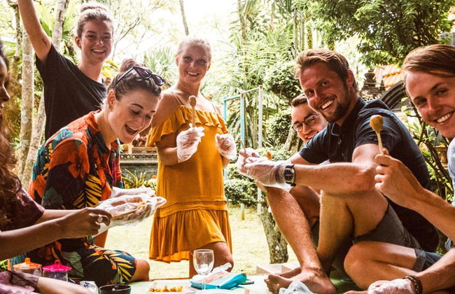 ResiRest - Joining a local family at their eating table in Bali (Ubud) - Photo 1